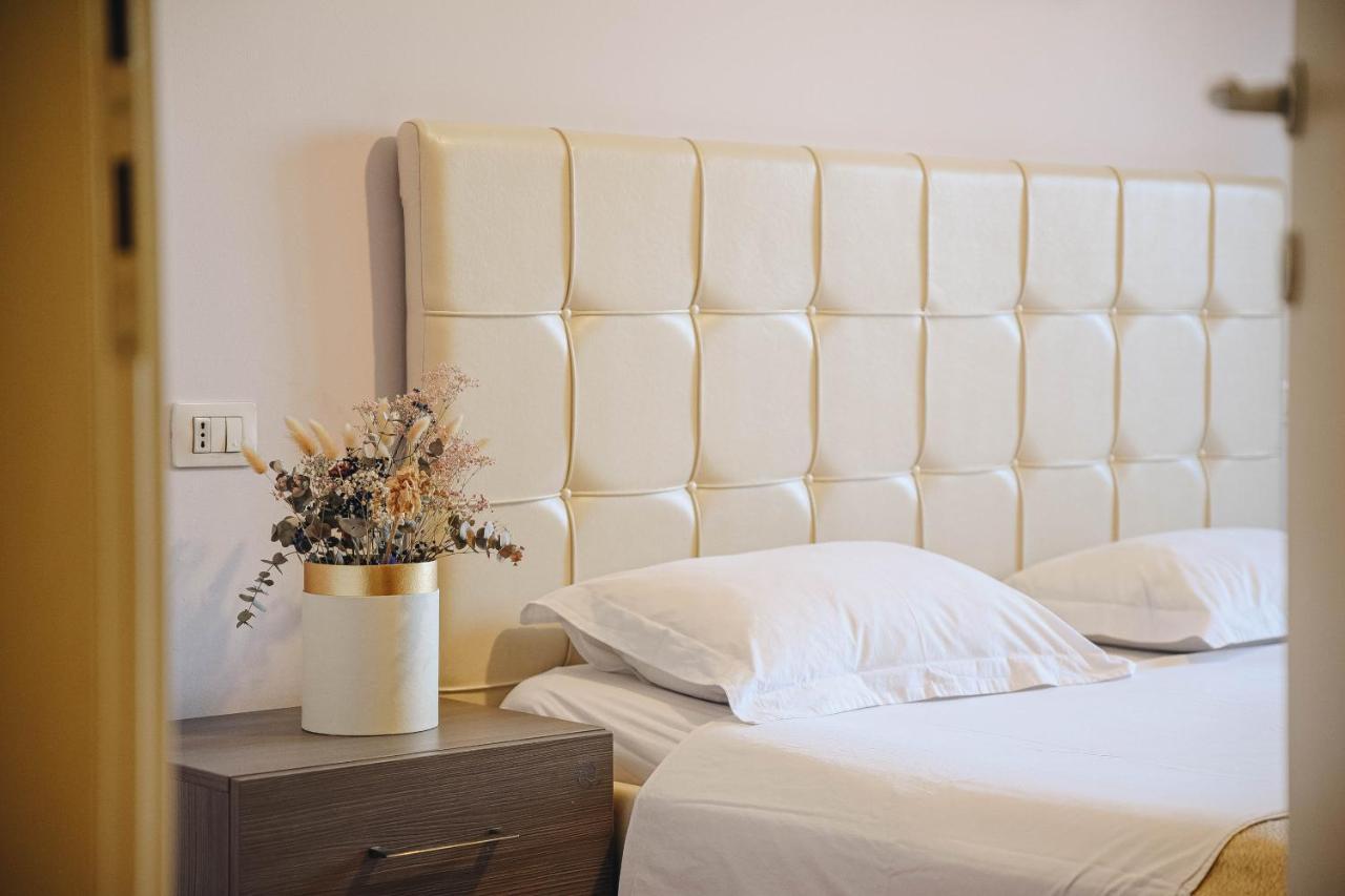 Cozy Rooftop Apartment - Your Home, Away From Home! تيرانا المظهر الخارجي الصورة