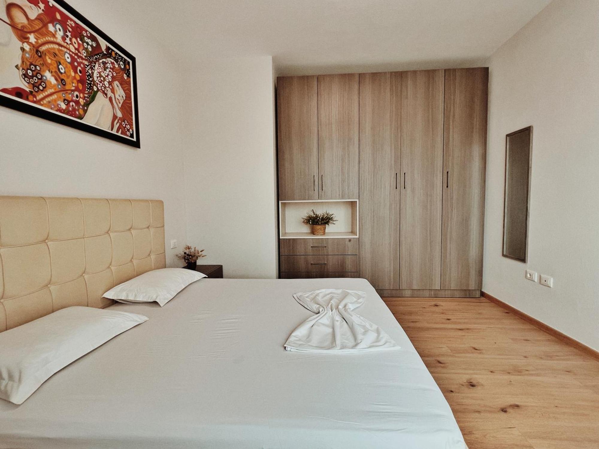 Cozy Rooftop Apartment - Your Home, Away From Home! تيرانا المظهر الخارجي الصورة