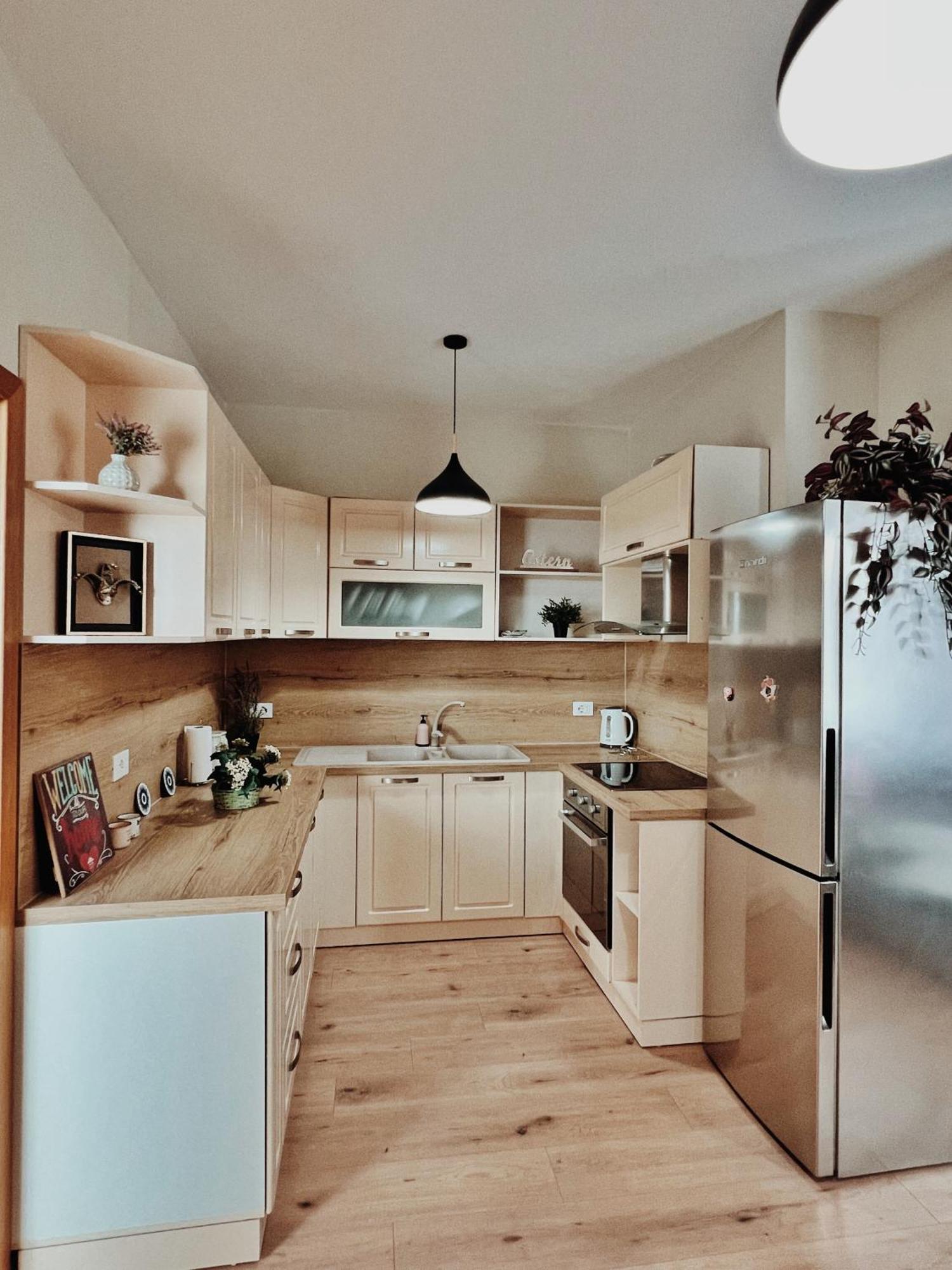 Cozy Rooftop Apartment - Your Home, Away From Home! تيرانا المظهر الخارجي الصورة