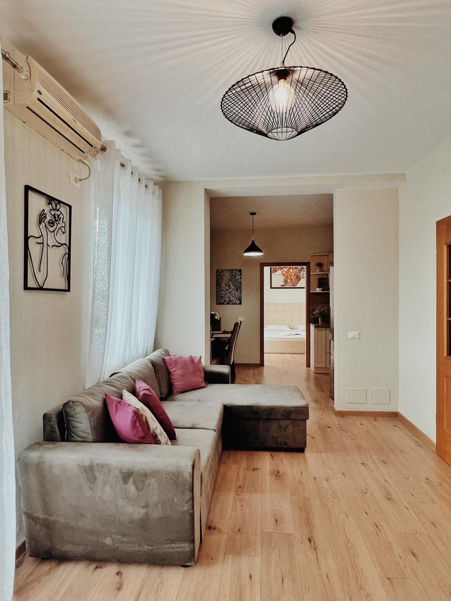 Cozy Rooftop Apartment - Your Home, Away From Home! تيرانا المظهر الخارجي الصورة